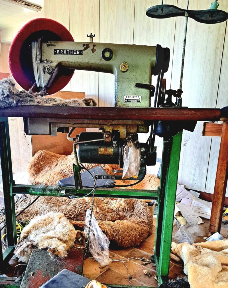 Le fabricant de pantoufles / De Pantoffel Maker – Image 5