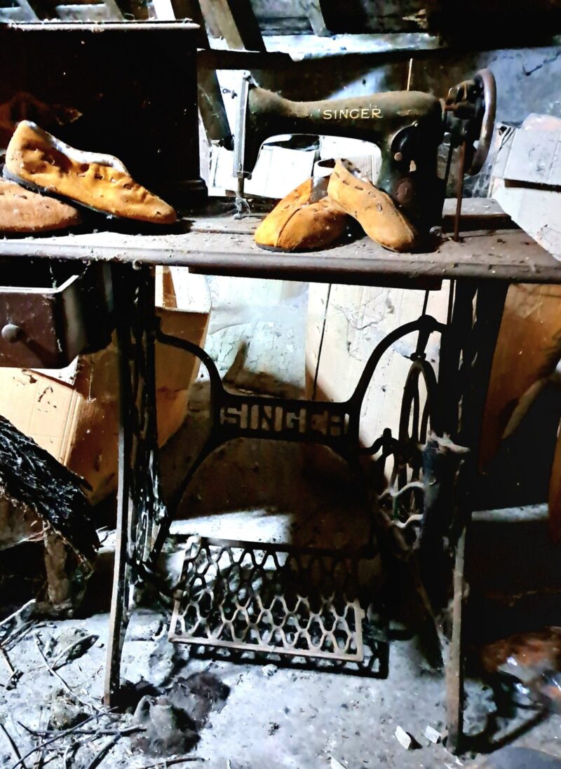 Le fabricant de pantoufles / De Pantoffel Maker – Image 4