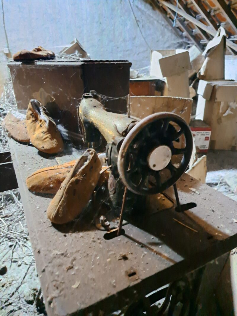Le fabricant de pantoufles / De Pantoffel Maker – Image 3