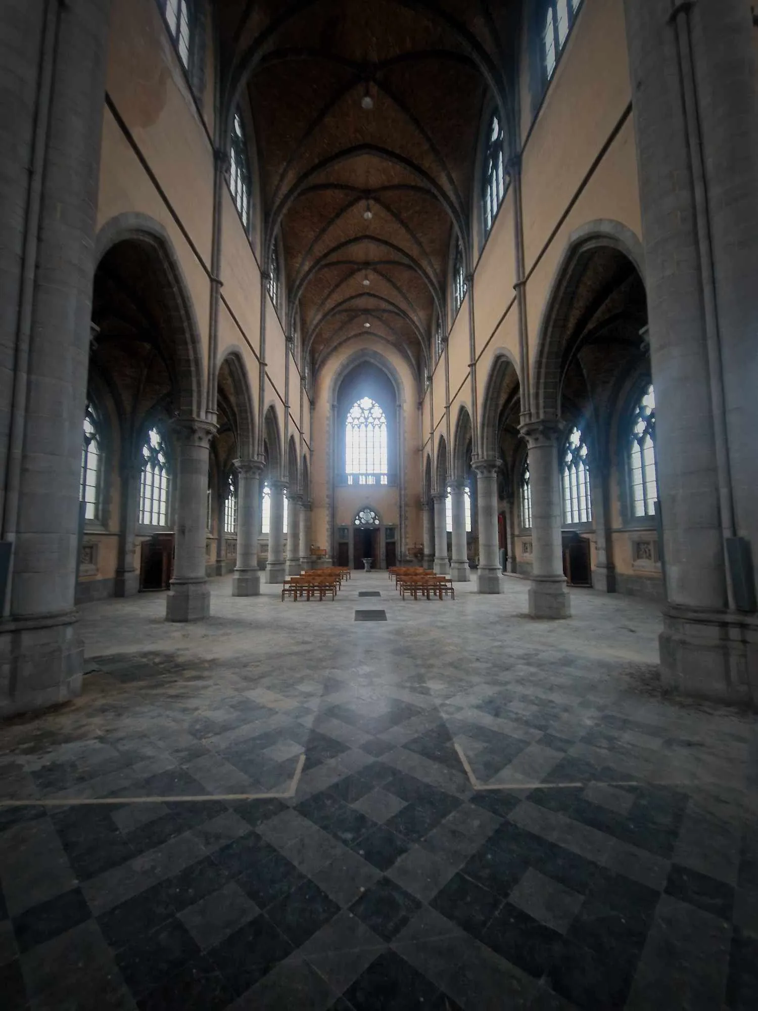 Church Never Finished / Église jamais terminée